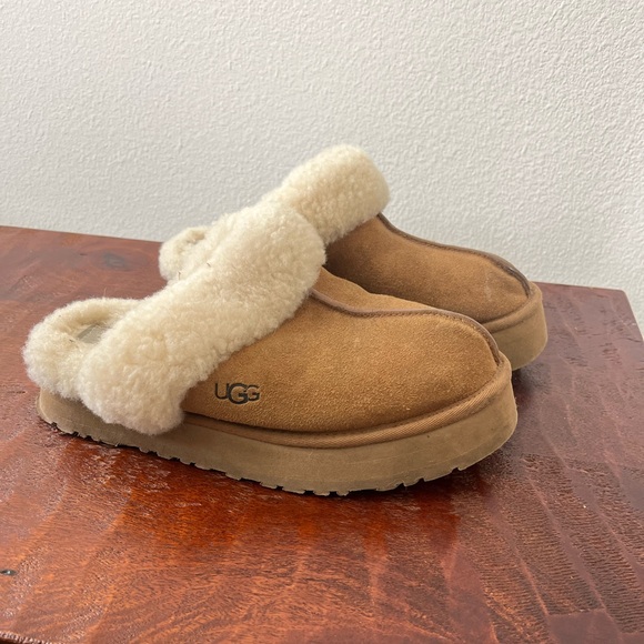 Ugg Women’s Disquette Tan Suede Slip-On Flats platform sz 8 - Picture 1 of 10